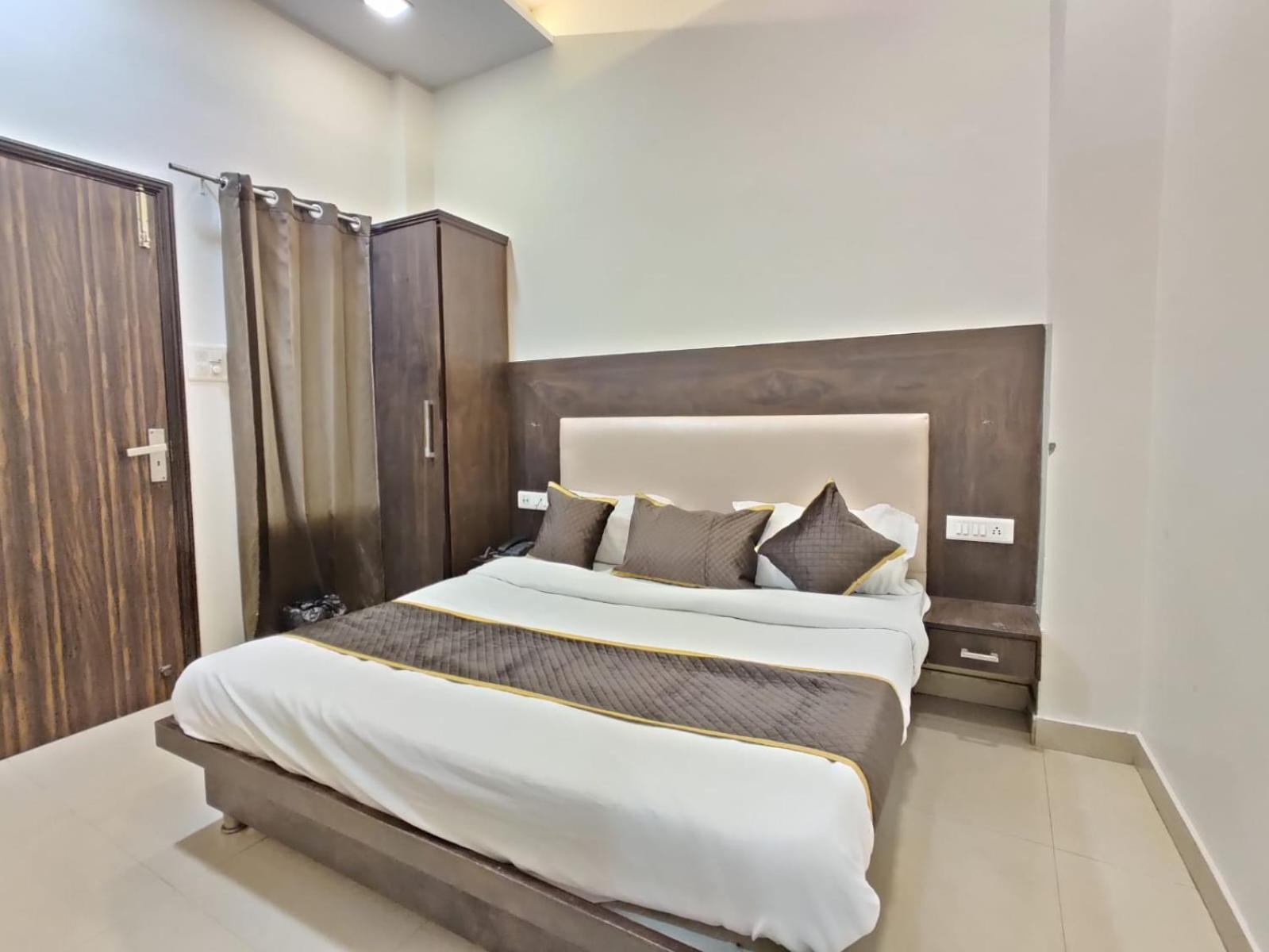 Hotel The Grandpark Amritsar Exteriör bild